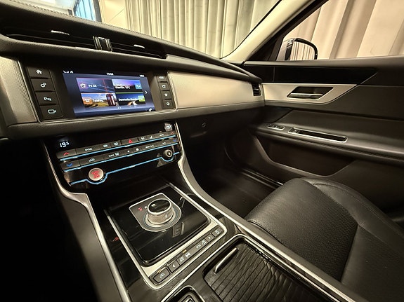 Jaguar XF 10 of 15