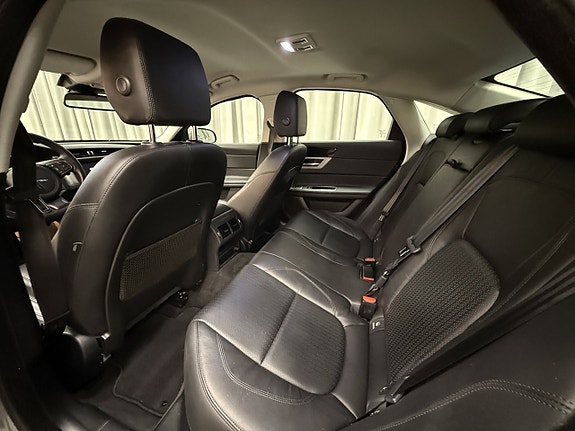 Jaguar XF 9 of 15