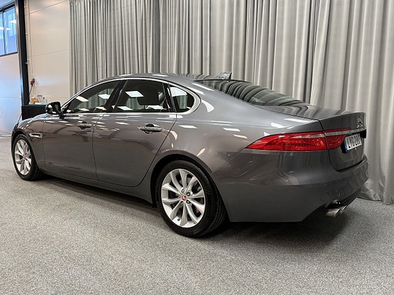 Jaguar XF 3 of 15