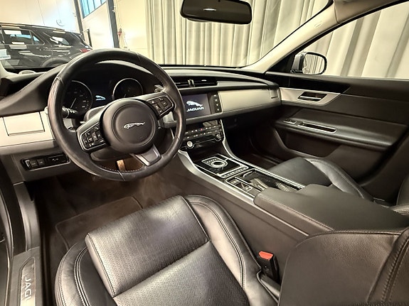 Jaguar XF 7 of 15