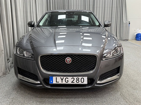 Jaguar XF 4 of 15