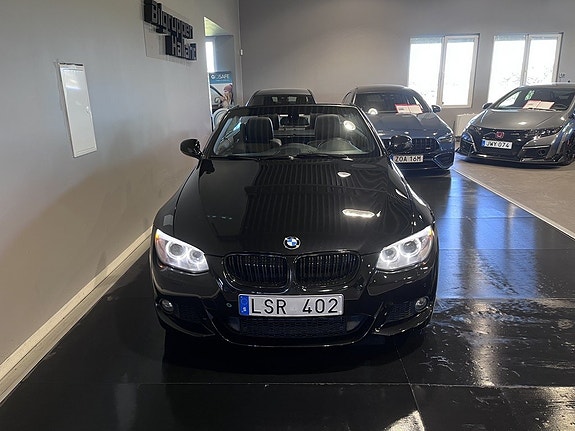 BMW 335i 4 of 5