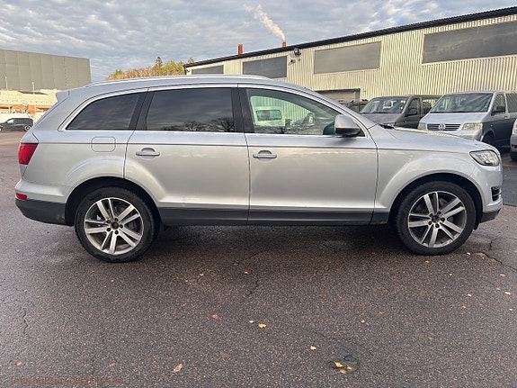 Audi Q7 4 of 5