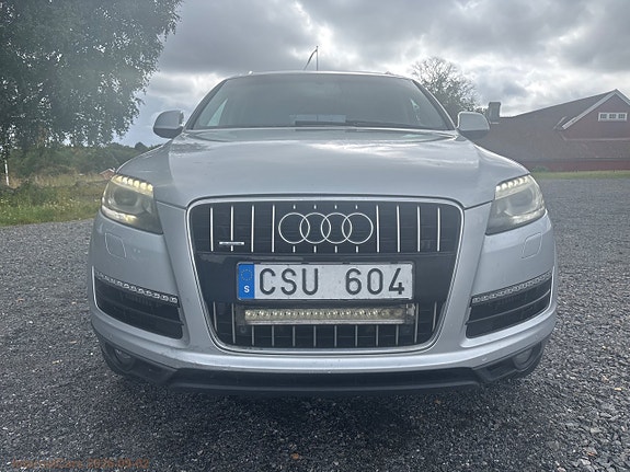 Audi Q7 2 of 29