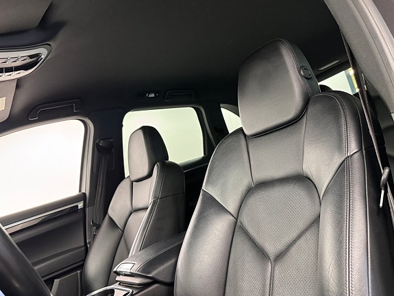 Porsche Cayenne 9 of 16