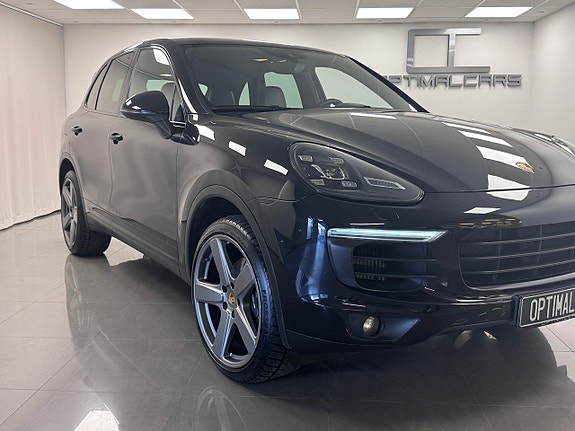 Porsche Cayenne 2 of 5