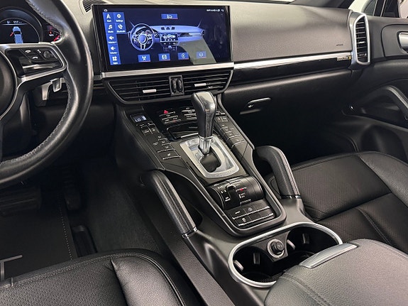 Porsche Cayenne 7 of 16