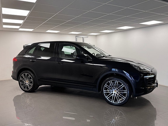Porsche Cayenne 12 of 16