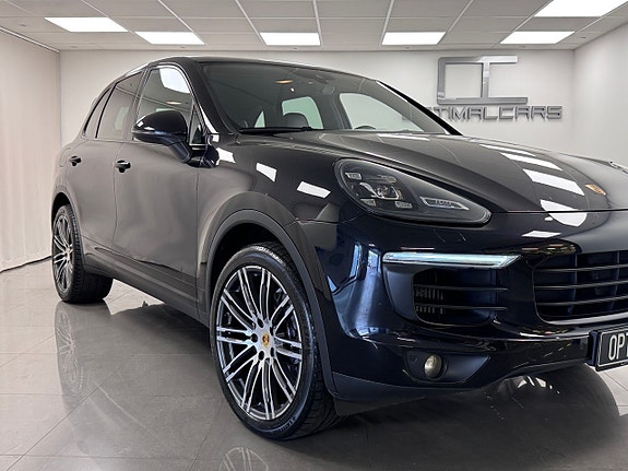 Porsche Cayenne 2 of 16