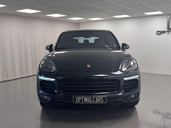 Porsche Cayenne 3 of 5
