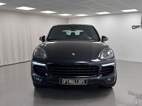 Porsche Cayenne 3 of 16