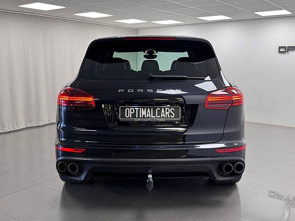 Porsche Cayenne 14 of 16