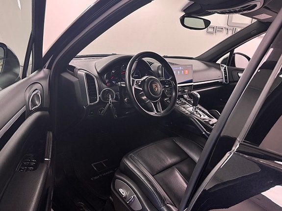 Porsche Cayenne 5 of 5