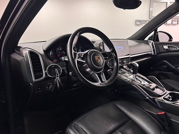 Porsche Cayenne 6 of 16