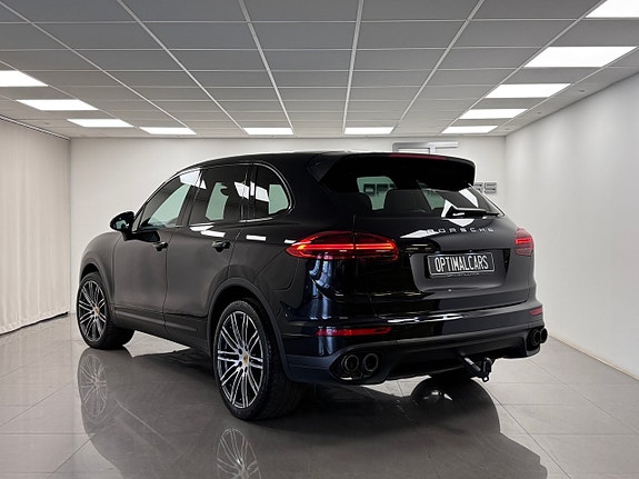 Porsche Cayenne 15 of 16