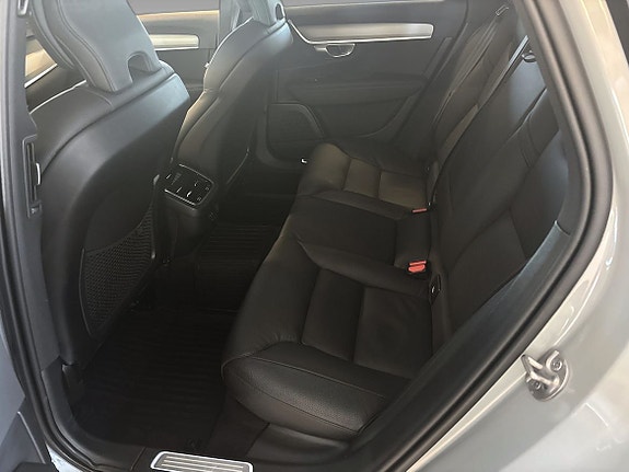 Volvo V90 Cross Country 8 of 10