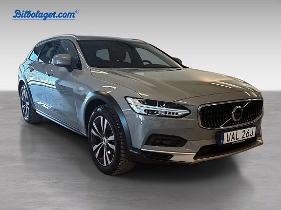 Volvo V90 Cross Country 3 of 5