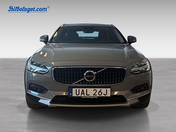 Volvo V90 Cross Country 2 of 5