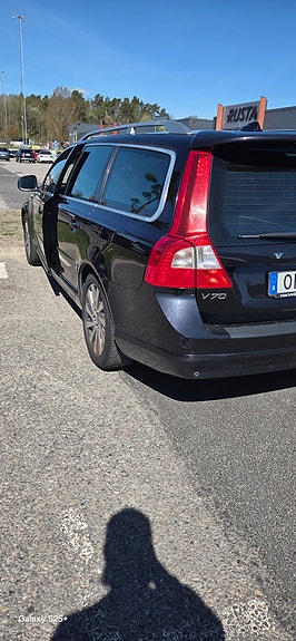 Volvo V70 2 of 5