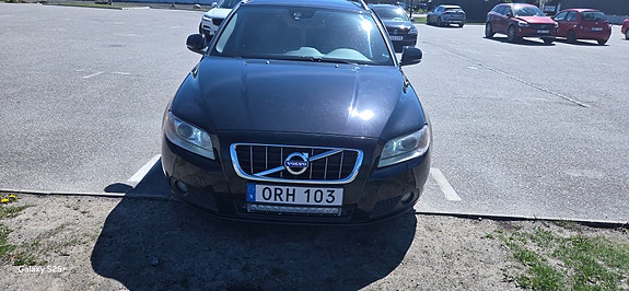 Volvo V70 3 of 5
