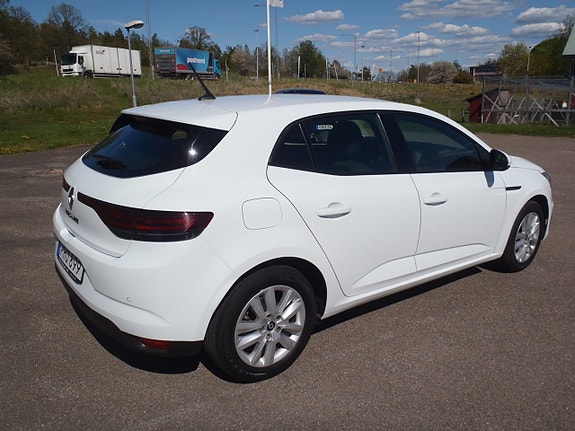Renault Megane IV 3 of 5