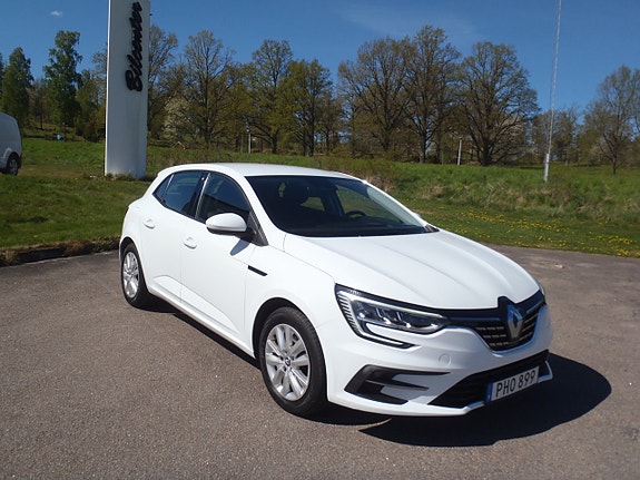 Renault Megane IV 2 of 5