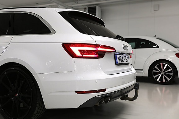 Audi A4 9 of 28