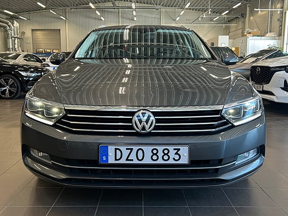 Volkswagen Passat 10 of 30
