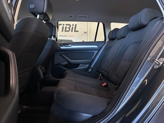 Volkswagen Passat 15 of 30