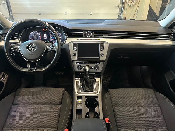 Volkswagen Passat 16 of 30