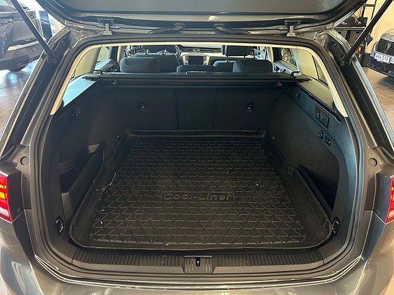 Volkswagen Passat 11 of 30