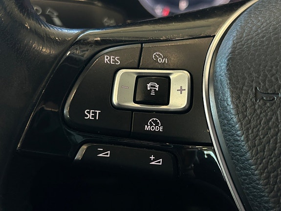 Volkswagen Passat 30 of 30