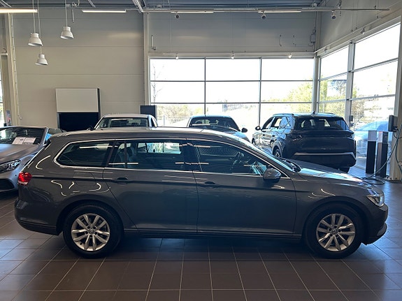 Volkswagen Passat 8 of 30
