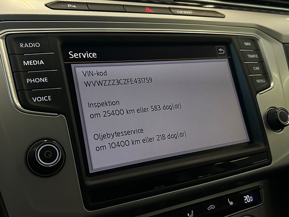 Volkswagen Passat 20 of 30