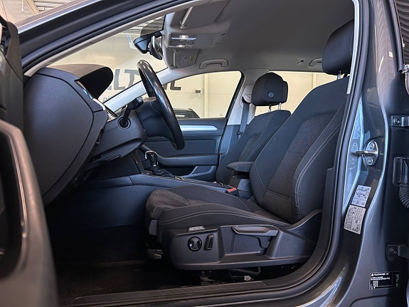 Volkswagen Passat 14 of 30