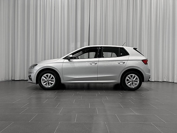 Skoda Fabia 2 of 13