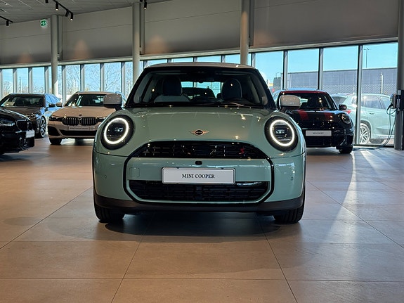 MINI Cooper S 2 of 5