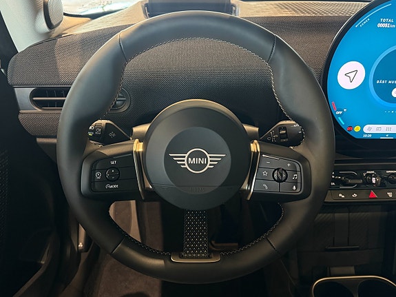 MINI Cooper S 9 of 16