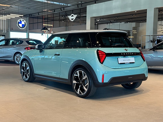 MINI Cooper S 6 of 16