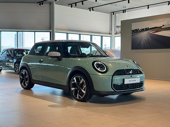 MINI Cooper S 3 of 5
