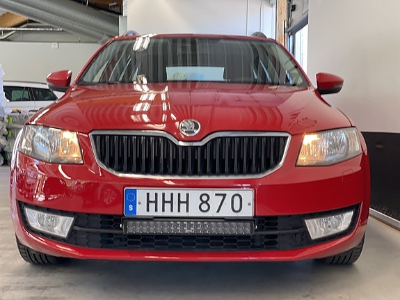Skoda Octavia 2 of 5
