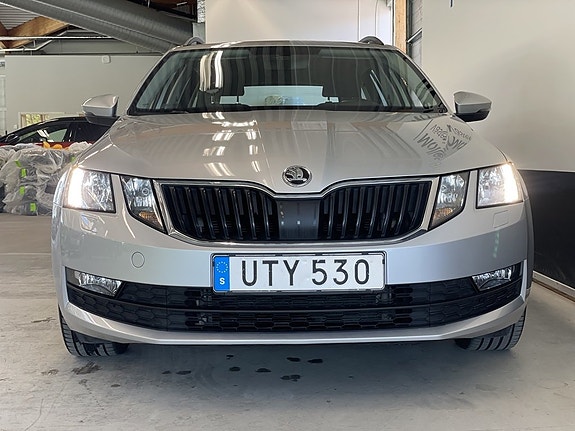 Skoda Octavia 3 of 5