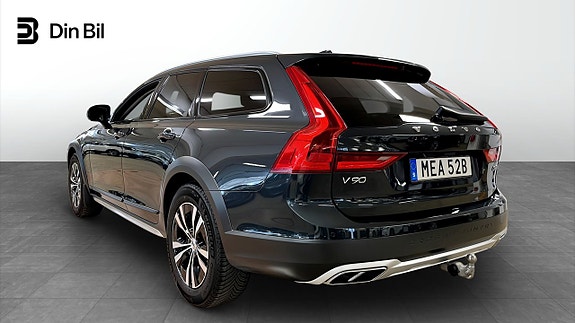 Volvo V90 Cross Country 3 of 5