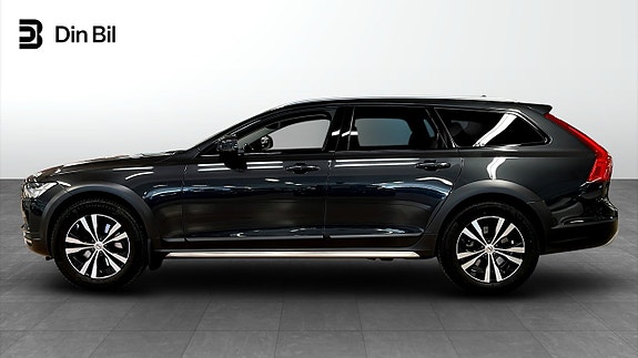 Volvo V90 Cross Country 2 of 5