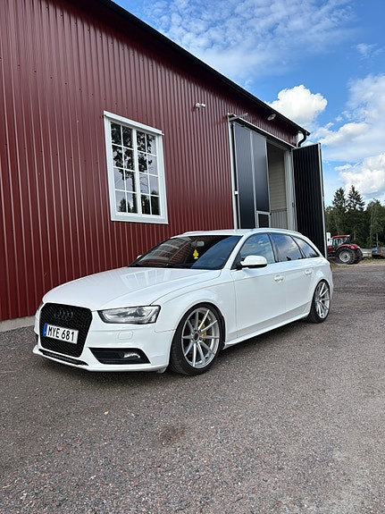 Audi A4 3 of 14