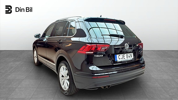 Volkswagen Tiguan 3 of 5