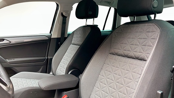 Volkswagen Tiguan 8 of 15