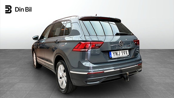 Volkswagen Tiguan 3 of 5