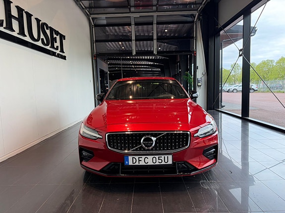 Volvo S60 2 of 5