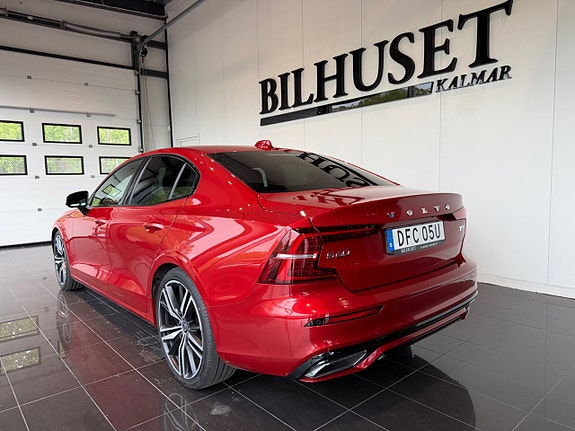 Volvo S60 3 of 5